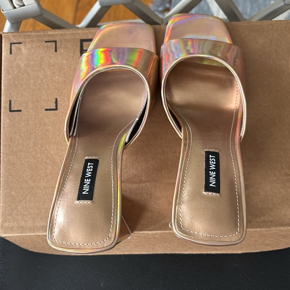 New women’s Sz 8M gold  irisdescent glam high heels on the go slide sandals - Picture 11 of 14